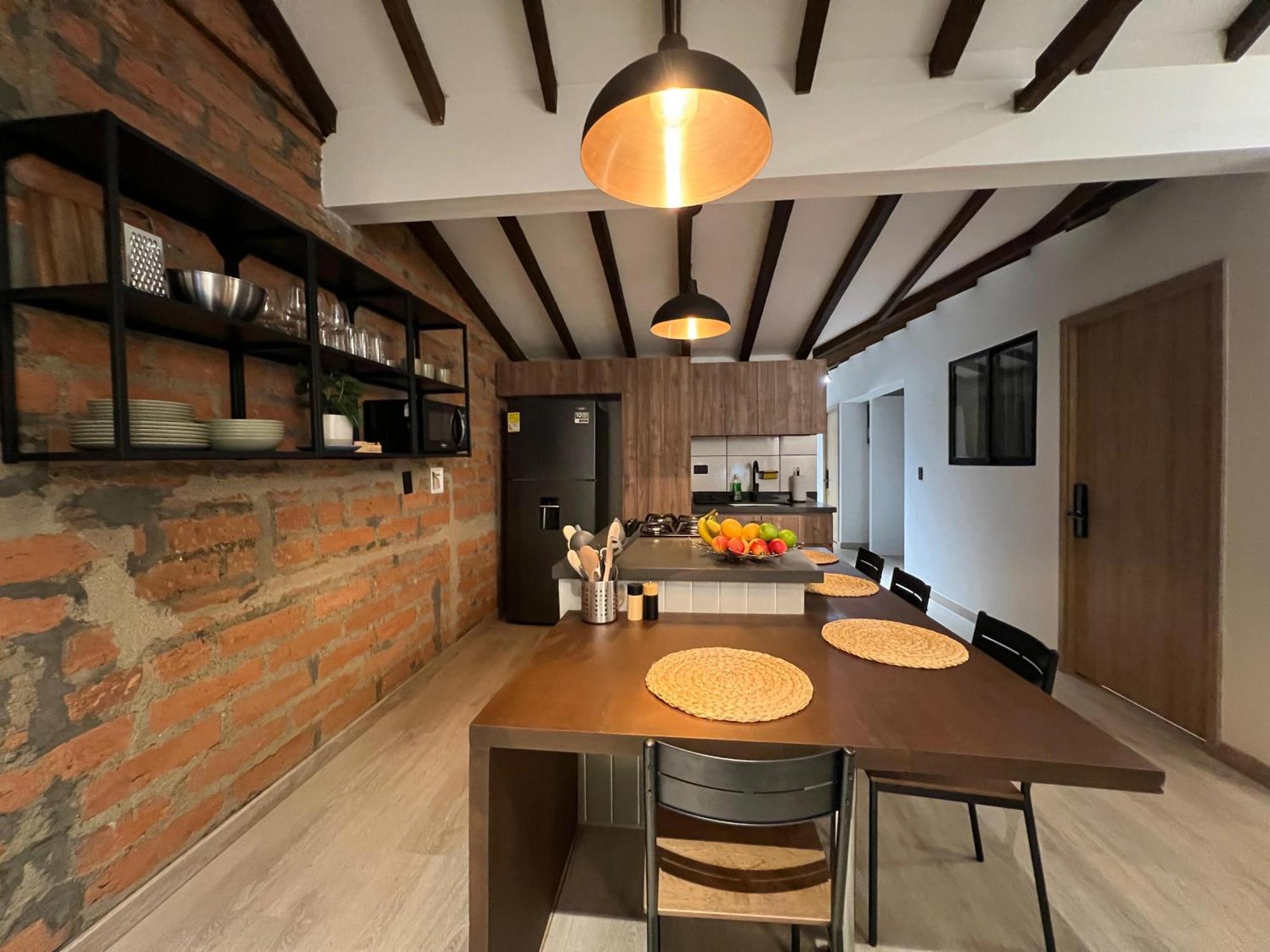 Apartamento Stylish 5-br In Medellin's Trendiest Spot, Walk Everywhere!