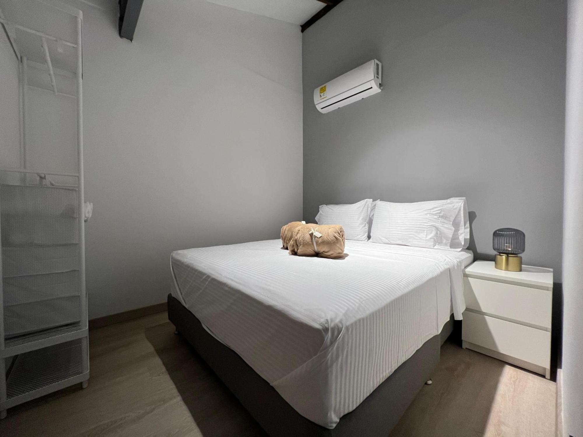 Stylish 5-br In Medellin's Trendiest Spot, Walk Everywhere! * Medellín