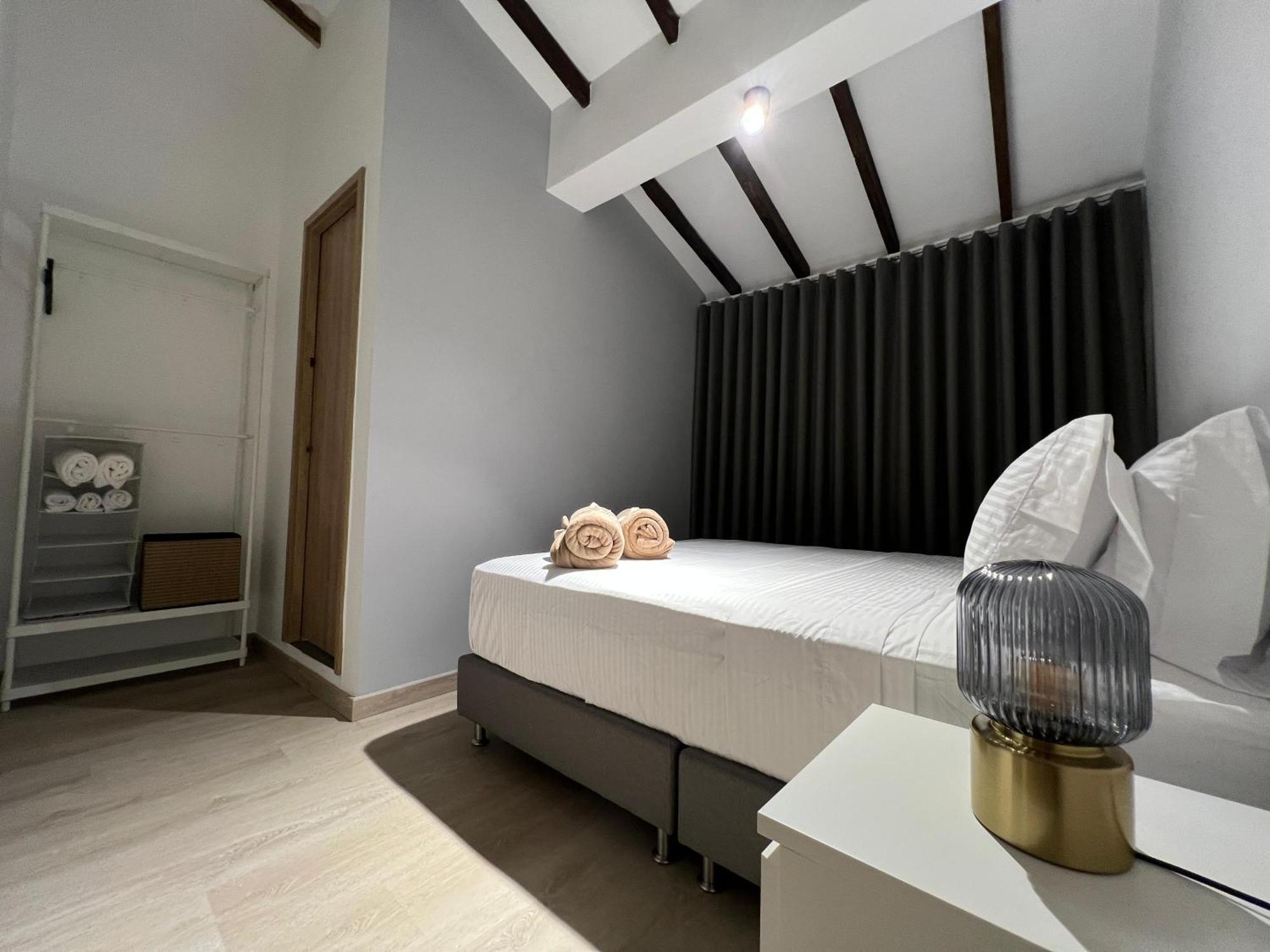 Stylish 5-br In Medellin's Trendiest Spot, Walk Everywhere! Apartamento
